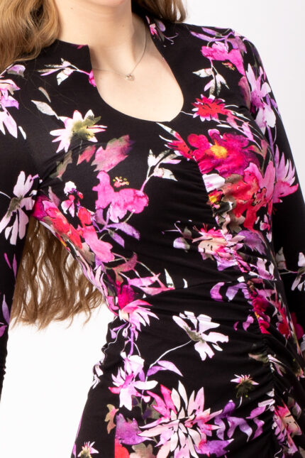 Kleid Sunnie SpringFlowerBlack, Raffung und Ausschnittdetail